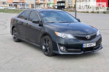 Седан Toyota Camry 2013 в Виннице