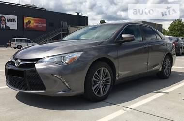 Седан Toyota Camry 2016 в Киеве