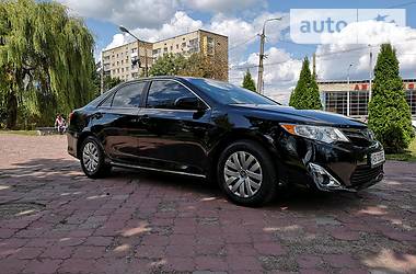 Седан Toyota Camry 2013 в Виннице