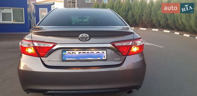 Седан Toyota Camry 2016 в Киеве