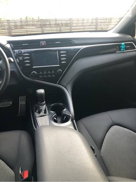 Седан Toyota Camry 2018 в Львові