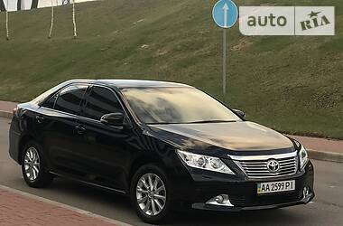 Седан Toyota Camry 2013 в Киеве