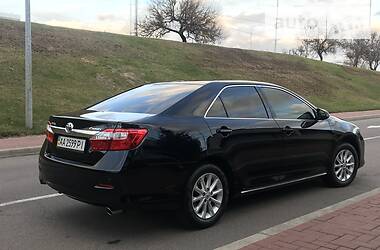 Седан Toyota Camry 2013 в Киеве