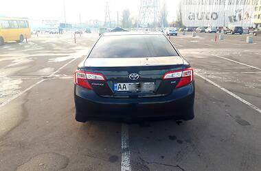 Седан Toyota Camry 2014 в Киеве