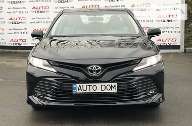 Седан Toyota Camry 2019 в Киеве