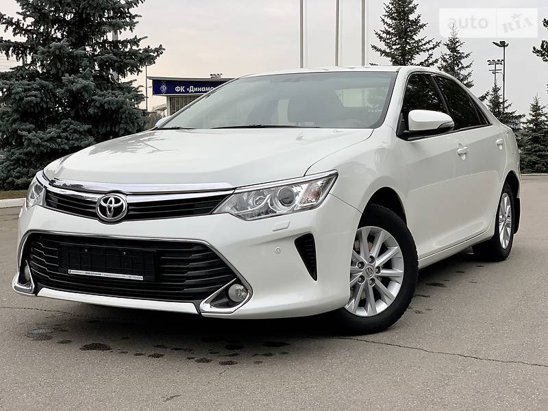 Седан Toyota Camry 2015 в Киеве