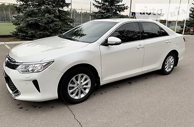 Седан Toyota Camry 2015 в Киеве