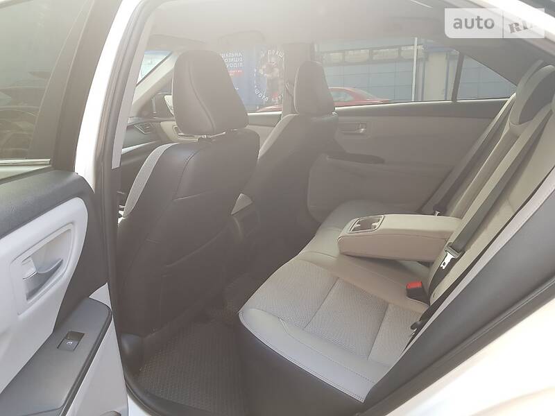 Седан Toyota Camry 2016 в Києві