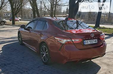 Седан Toyota Camry 2018 в Харькове