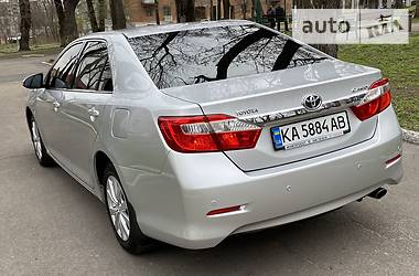 Седан Toyota Camry 2011 в Каменском