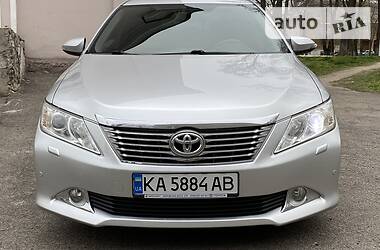 Седан Toyota Camry 2011 в Каменском