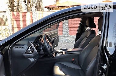Седан Toyota Camry 2018 в 