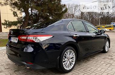 Седан Toyota Camry 2017 в 