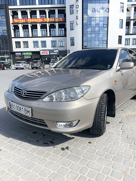 Седан Toyota Camry 2005 в 