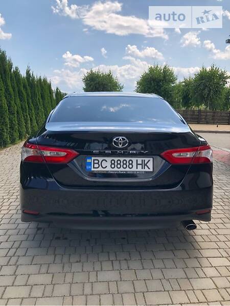 Седан Toyota Camry 2018 в Львові