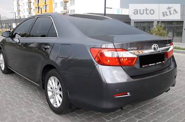 Седан Toyota Camry 2013 в Виннице