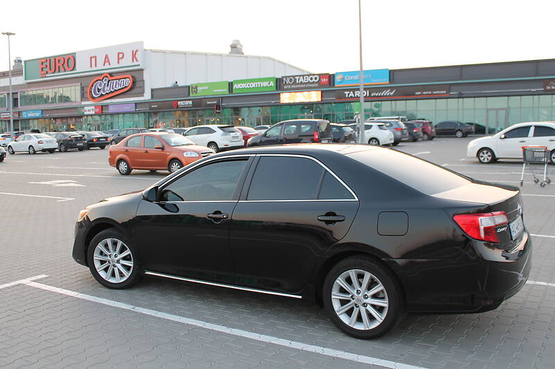 Седан Toyota Camry 2014 в Киеве