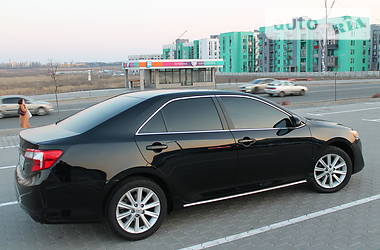 Седан Toyota Camry 2014 в 