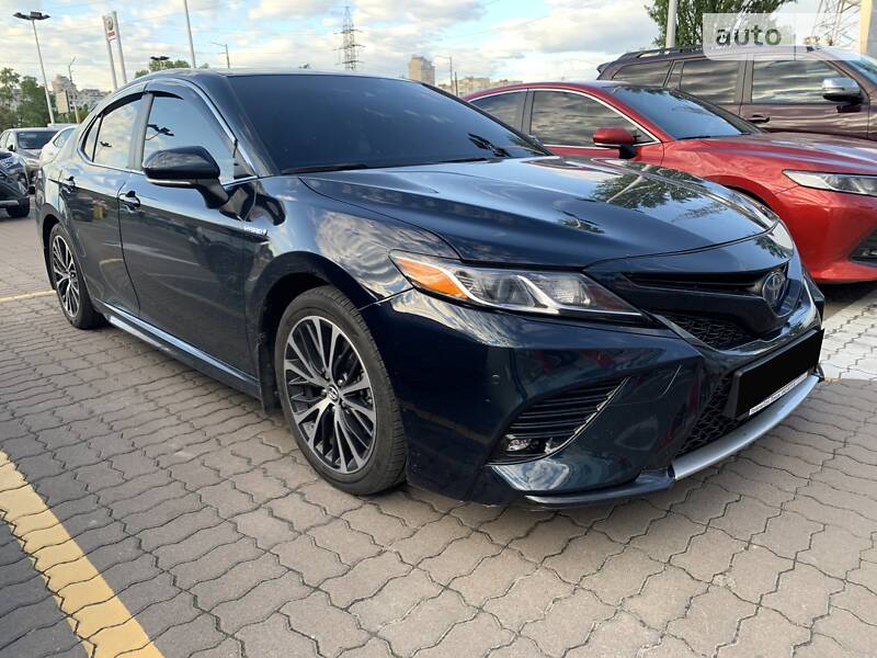 Седан Toyota Camry 2018 в Полтаве