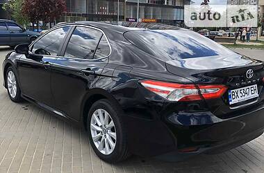 Седан Toyota Camry 2017 в Хмельницком