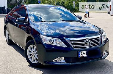 Седан Toyota Camry 2013 в Днепре