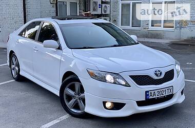 Седан Toyota Camry 2010 в Киеве