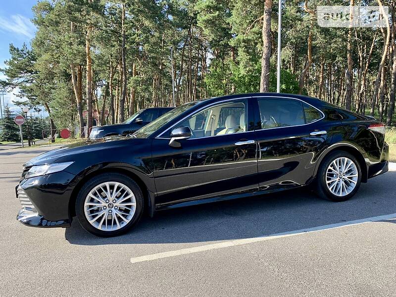 Седан Toyota Camry 2018 в Києві