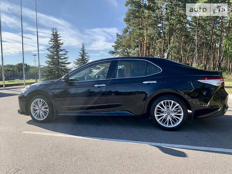 Седан Toyota Camry 2018 в Києві