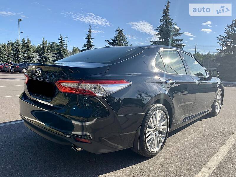 Седан Toyota Camry 2018 в Києві