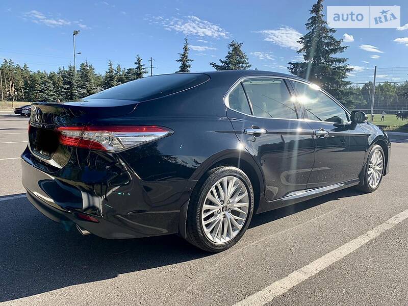 Седан Toyota Camry 2018 в Києві