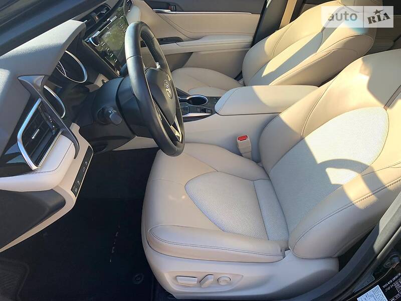 Седан Toyota Camry 2018 в Києві