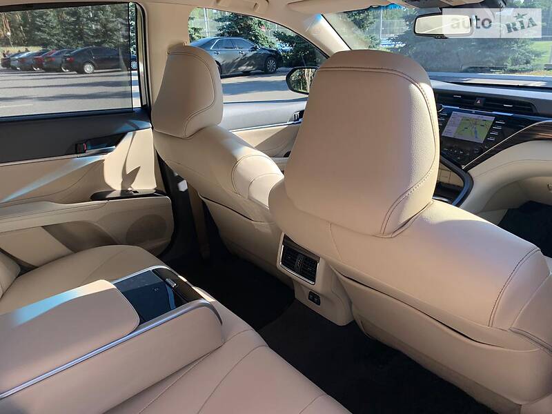Седан Toyota Camry 2018 в Києві