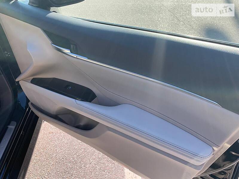 Седан Toyota Camry 2018 в Києві