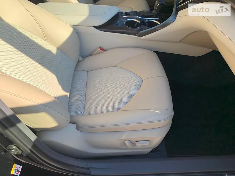 Седан Toyota Camry 2018 в Києві