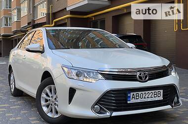 Седан Toyota Camry 2017 в Виннице