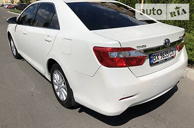 Седан Toyota Camry 2012 в Києві