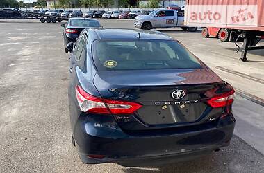 Седан Toyota Camry 2019 в Киеве