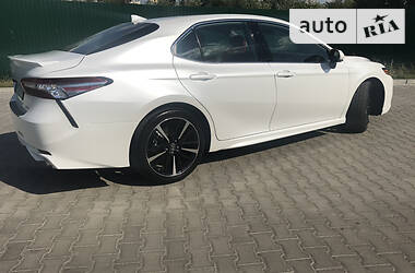 Седан Toyota Camry 2019 в Киеве