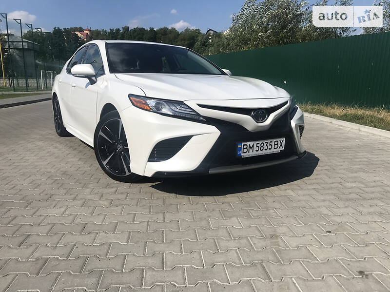 Седан Toyota Camry 2019 в Киеве