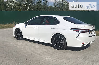 Седан Toyota Camry 2019 в Киеве