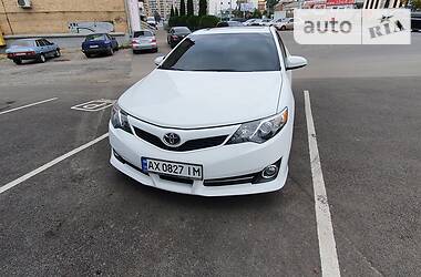 Седан Toyota Camry 2013 в Харькове