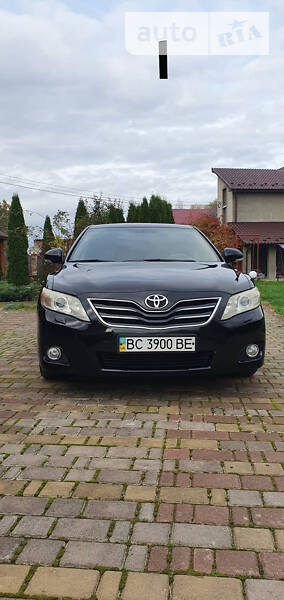 Седан Toyota Camry 2010 в Ивано-Франковске