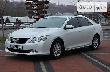 Седан Toyota Camry 2011 в Днепре