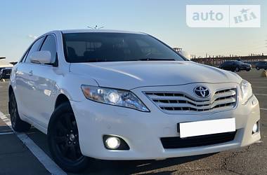 Седан Toyota Camry 2010 в Киеве