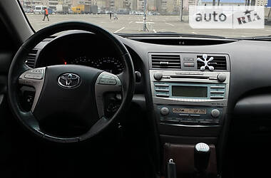 Седан Toyota Camry 2006 в Киеве