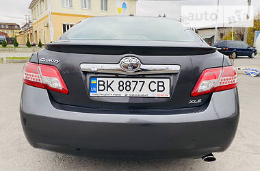 Седан Toyota Camry 2011 в Киеве