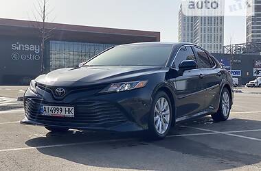 Седан Toyota Camry 2018 в Києві