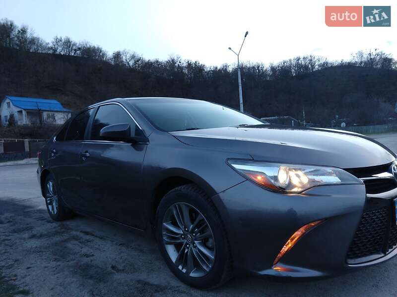 Седан Toyota Camry 2017 в Києві