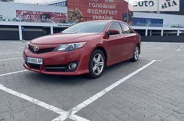 Седан Toyota Camry 2013 в Киеве