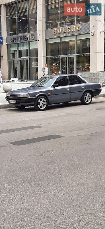 Седан Toyota Camry 1988 в Шостке